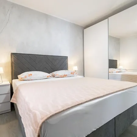 Toni * Макарска