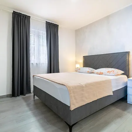 Toni Apartment